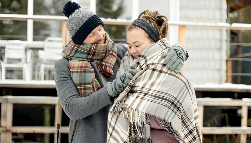 How to wear a scarf main image1