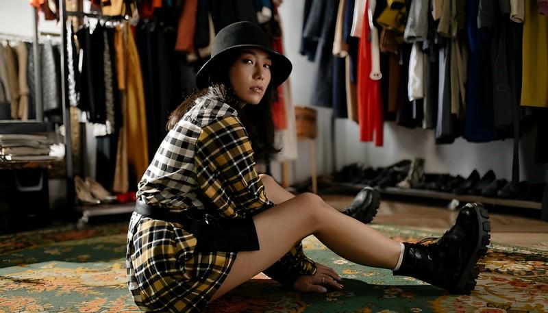 How to dress 90s female style image 1