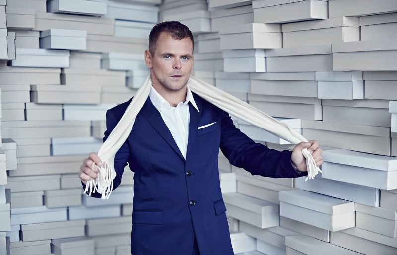 how to wear a scarf with a suit image 2