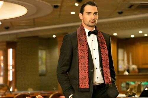 how to wear a scarf with suit header image