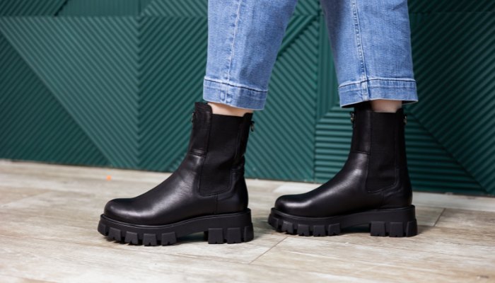 how to wear Chelsea boots for women first image