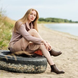 how to wear chelsea boots for women main featured image